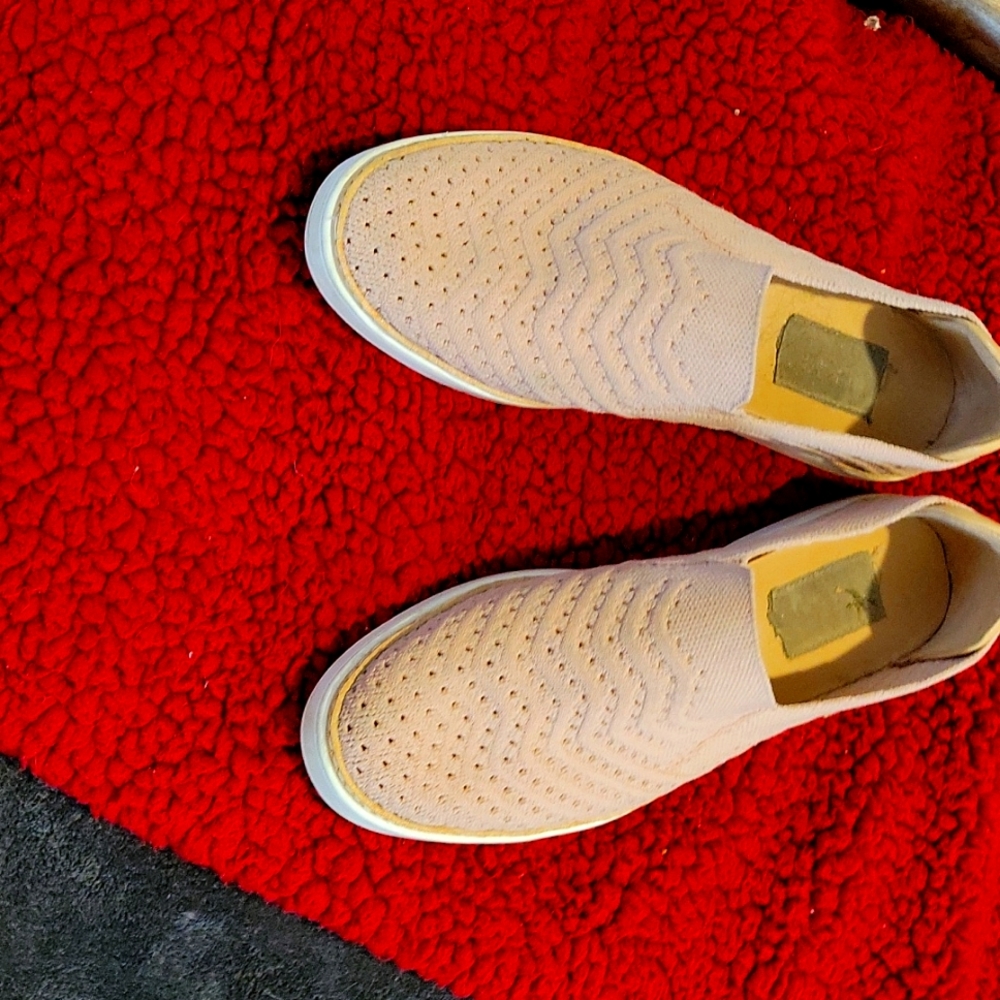 UGG CAUSAL SLIP ONS SIZE 9 PINK